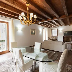 Apartment Domus - Centralissima E Antica Residenza Cappello, Verona